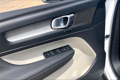 2026 Volvo XC40 B5 Plus