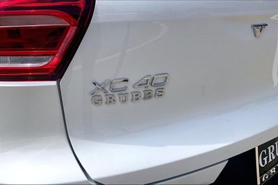 2026 Volvo XC40 B5 Plus