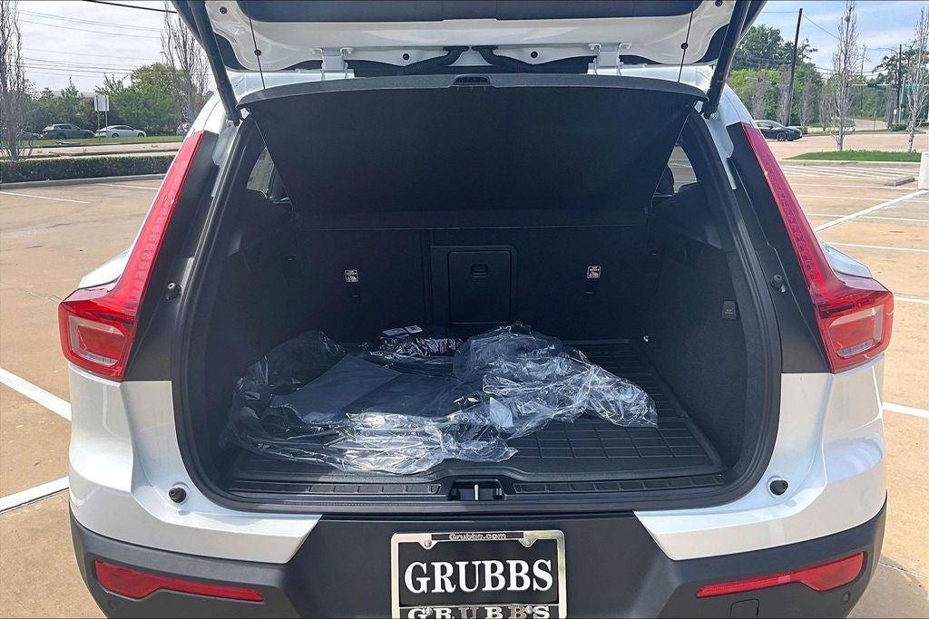 2026 Volvo XC40 B5 Plus