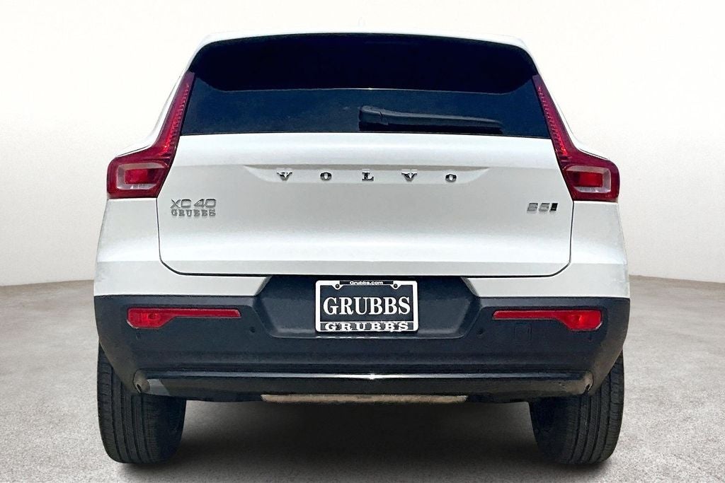 2026 Volvo XC40 B5 Plus