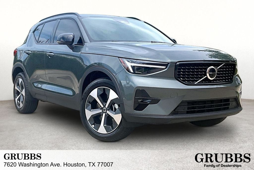 2026 Volvo XC40 B5 Plus