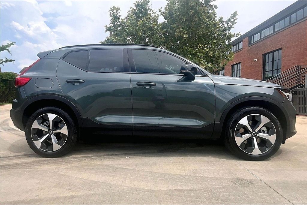 2026 Volvo XC40 B5 Plus