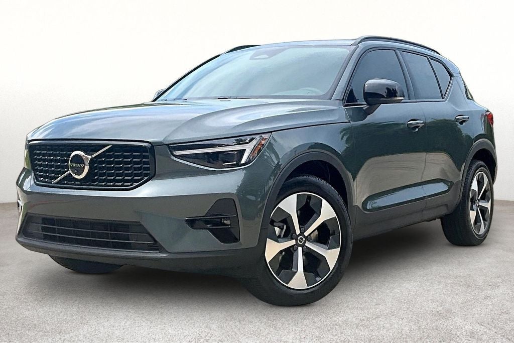 2026 Volvo XC40 B5 Plus