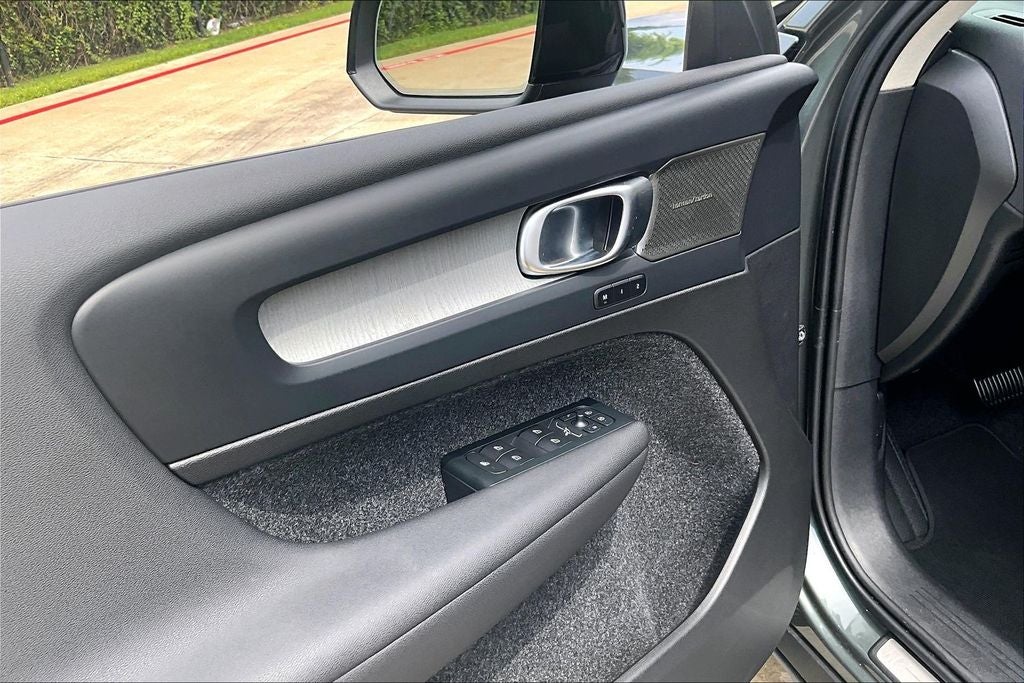 2026 Volvo XC40 B5 Plus