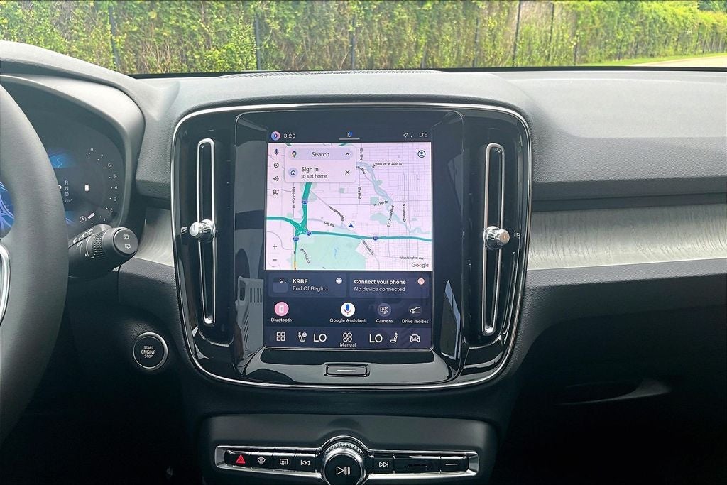 2026 Volvo XC40 B5 Plus