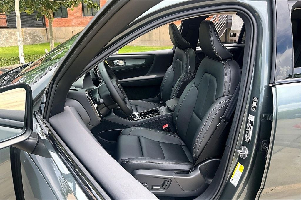 2026 Volvo XC40 B5 Plus