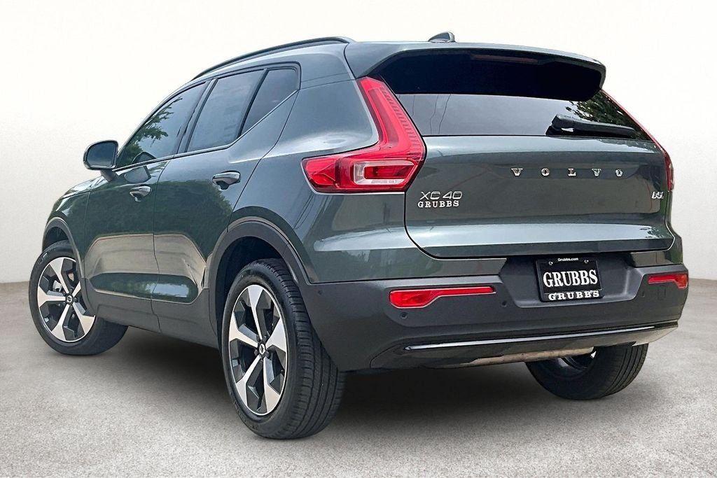 2026 Volvo XC40 B5 Plus