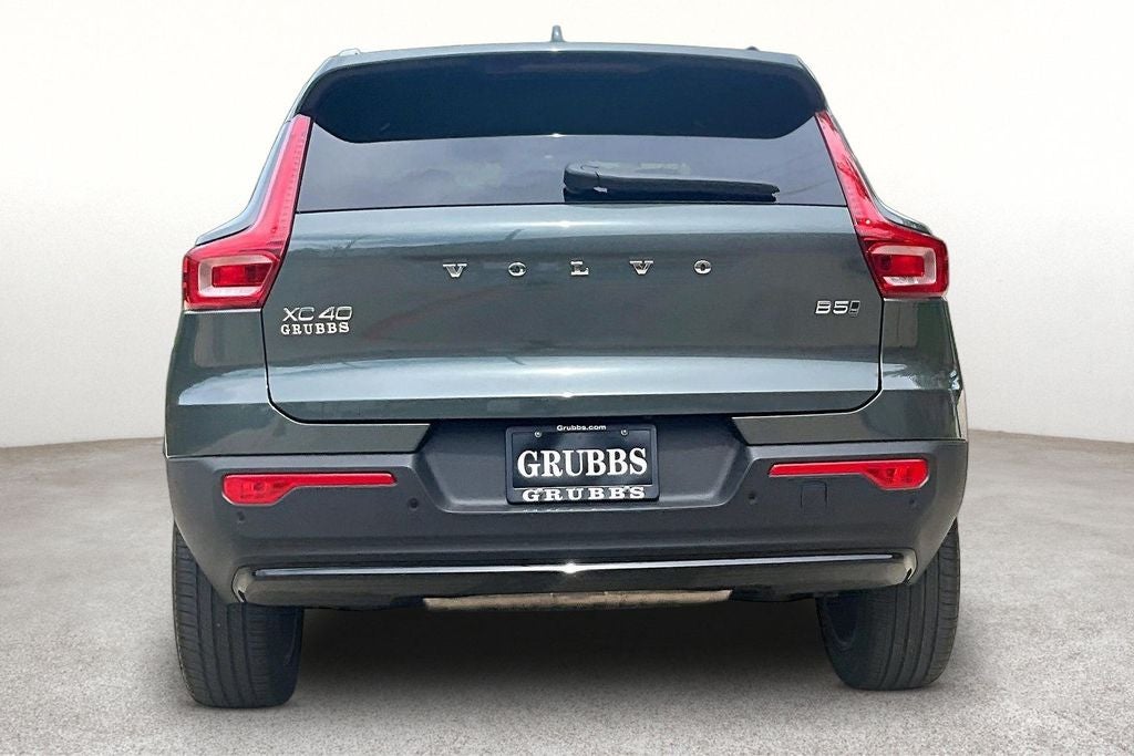 2026 Volvo XC40 B5 Plus