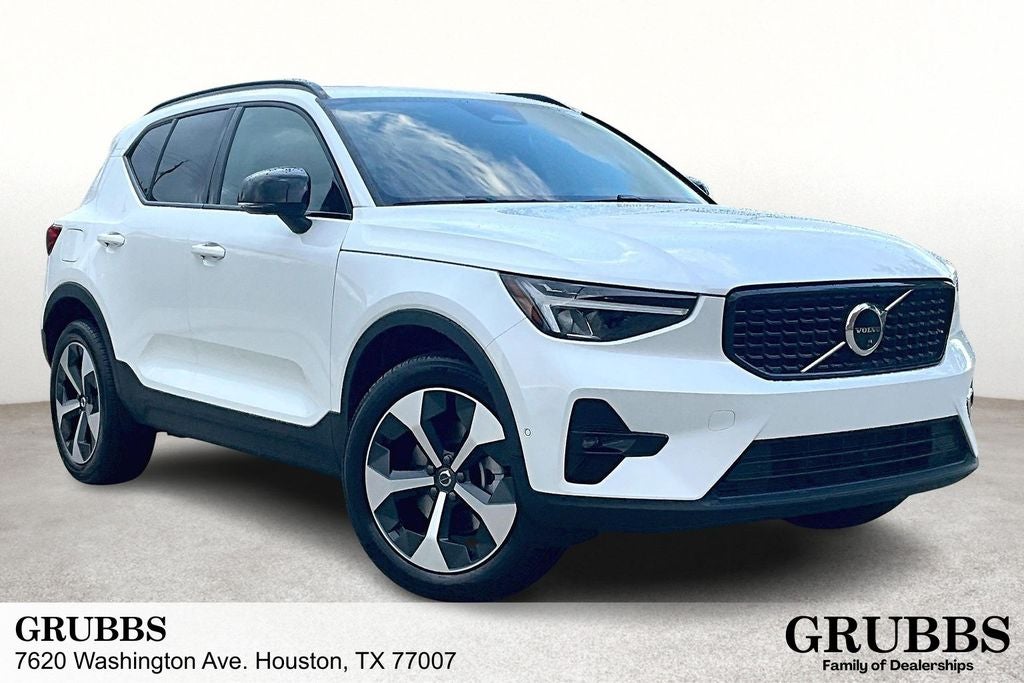 2026 Volvo XC40 B5 Plus