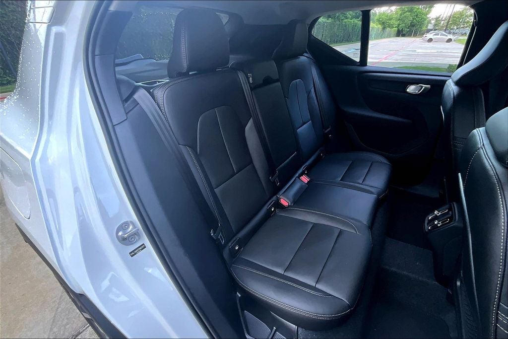 2026 Volvo XC40 B5 Plus