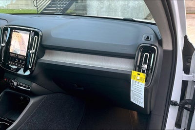 2026 Volvo XC40 B5 Plus