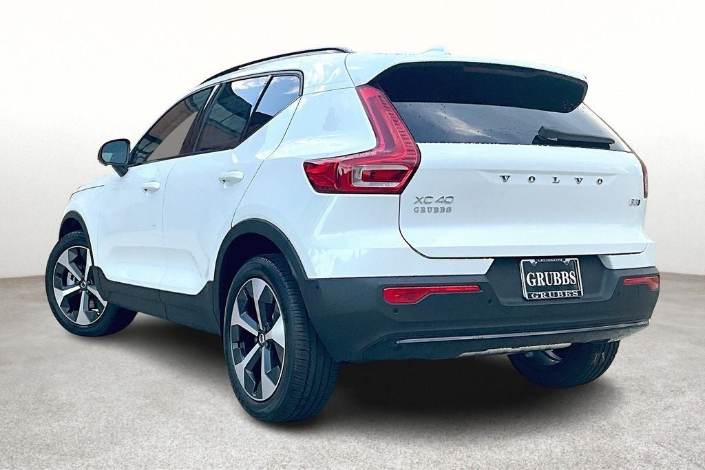 2026 Volvo XC40 B5 Plus