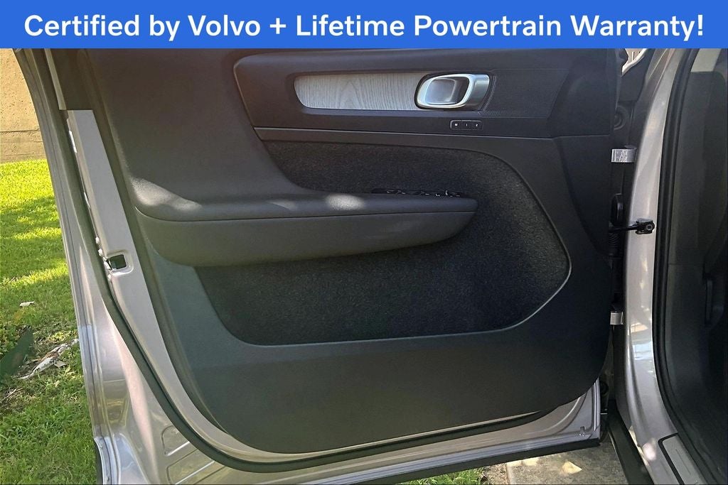 2026 Volvo XC40 B5 Plus