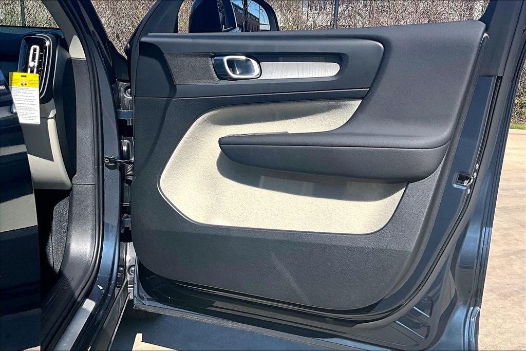 2026 Volvo XC40 B5 Plus