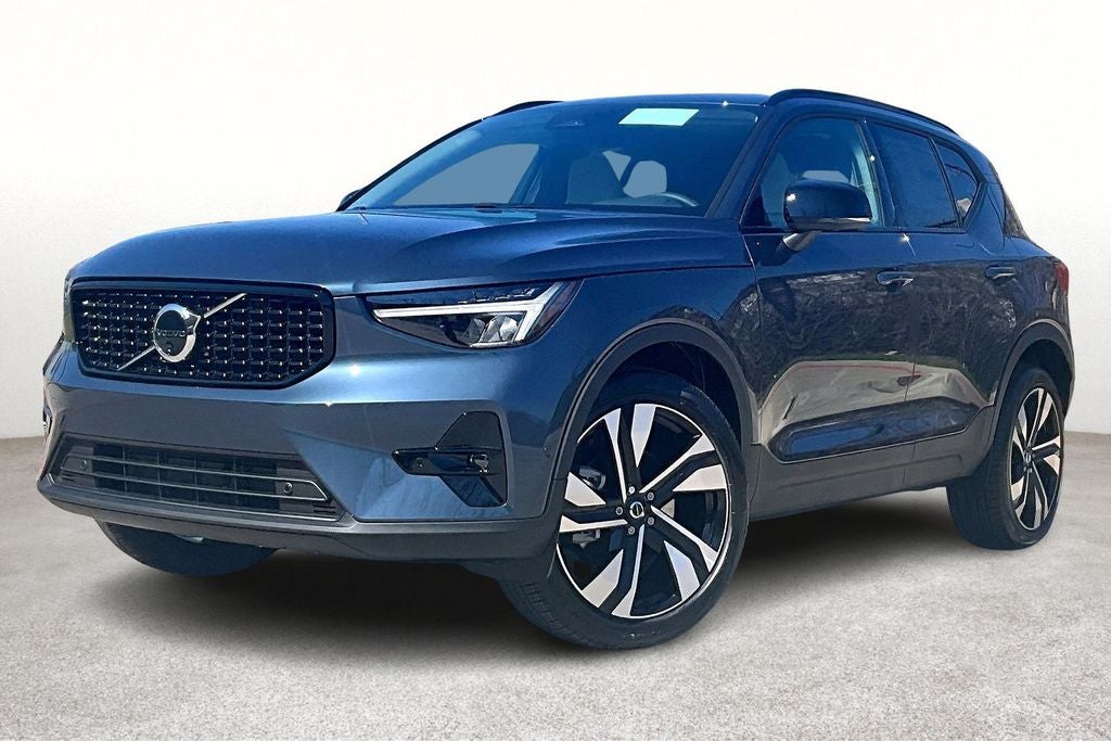 2026 Volvo XC40 B5 Plus