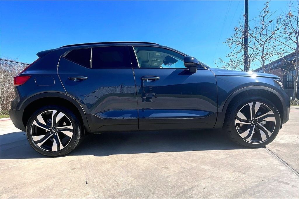 2026 Volvo XC40 B5 Plus