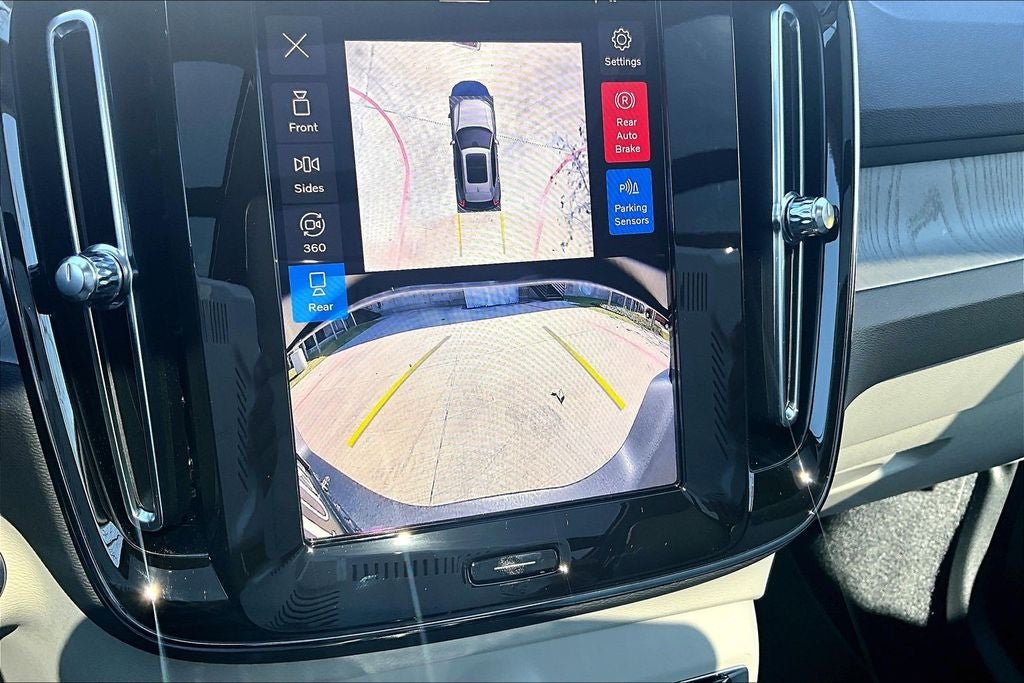 2026 Volvo XC40 B5 Plus