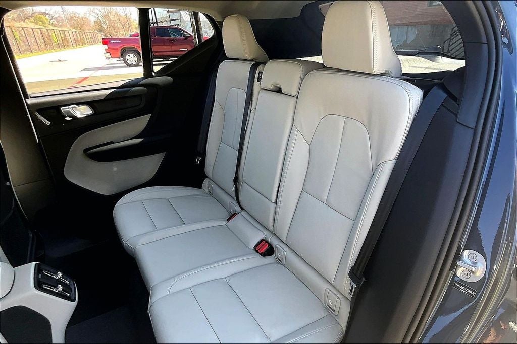 2026 Volvo XC40 B5 Plus