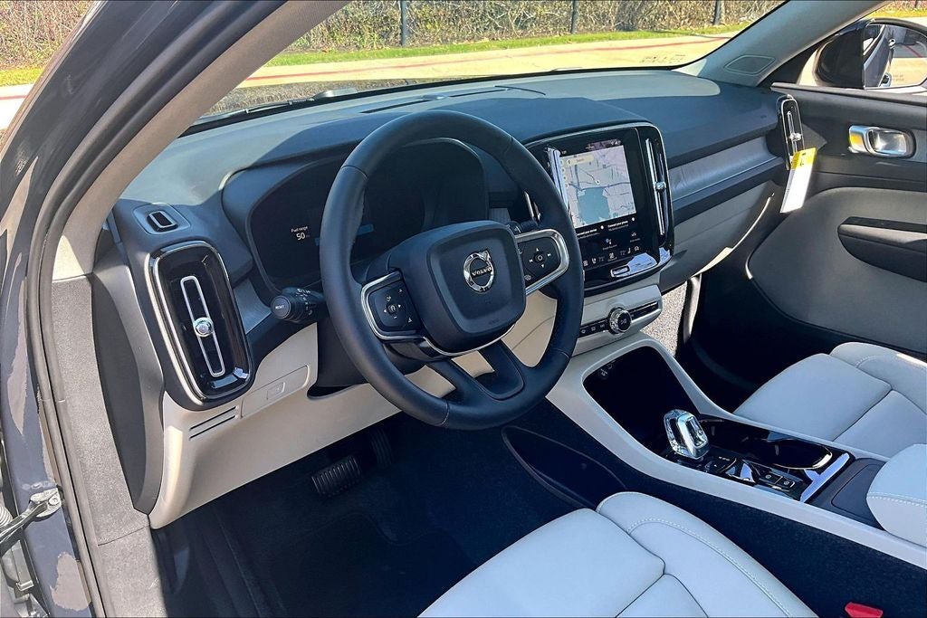 2026 Volvo XC40 B5 Plus