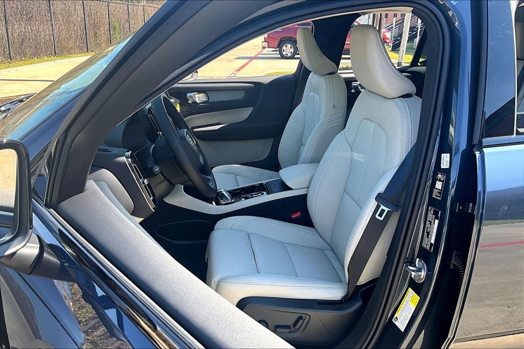 2026 Volvo XC40 B5 Plus