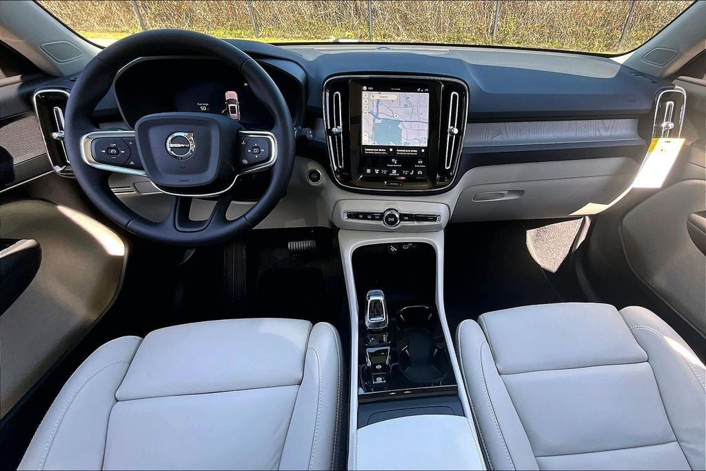 2026 Volvo XC40 B5 Plus