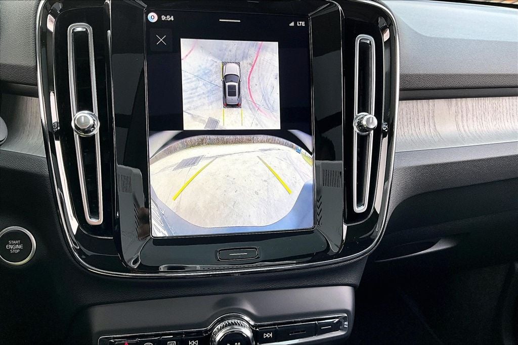 2026 Volvo XC40 B5 Plus