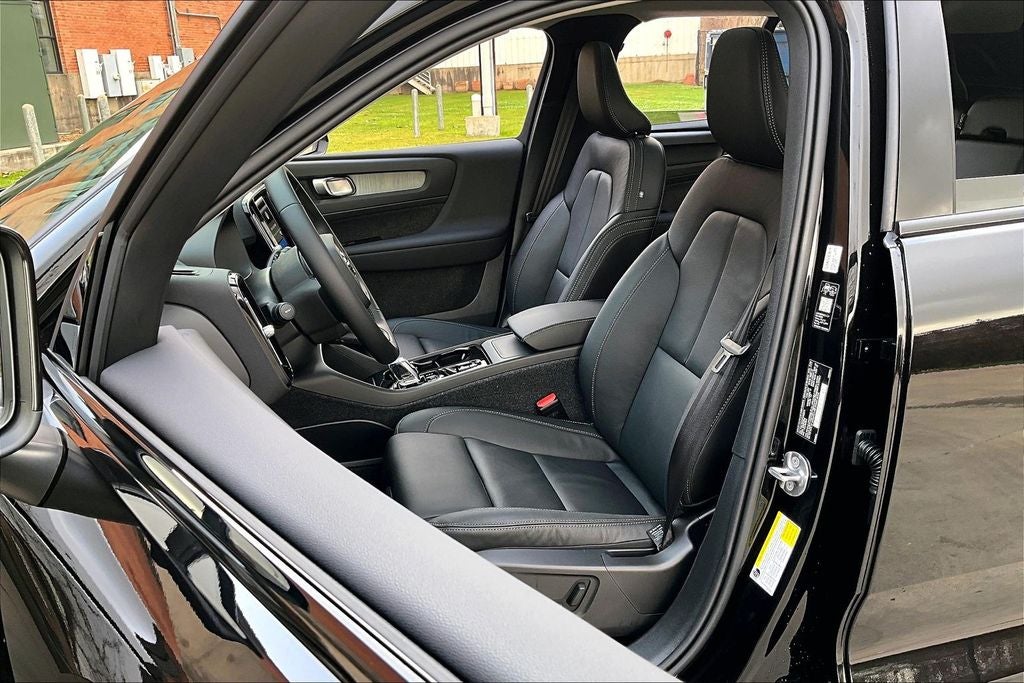 2026 Volvo XC40 B5 Plus