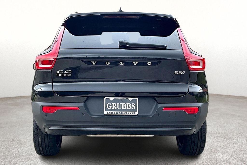 2026 Volvo XC40 B5 Plus