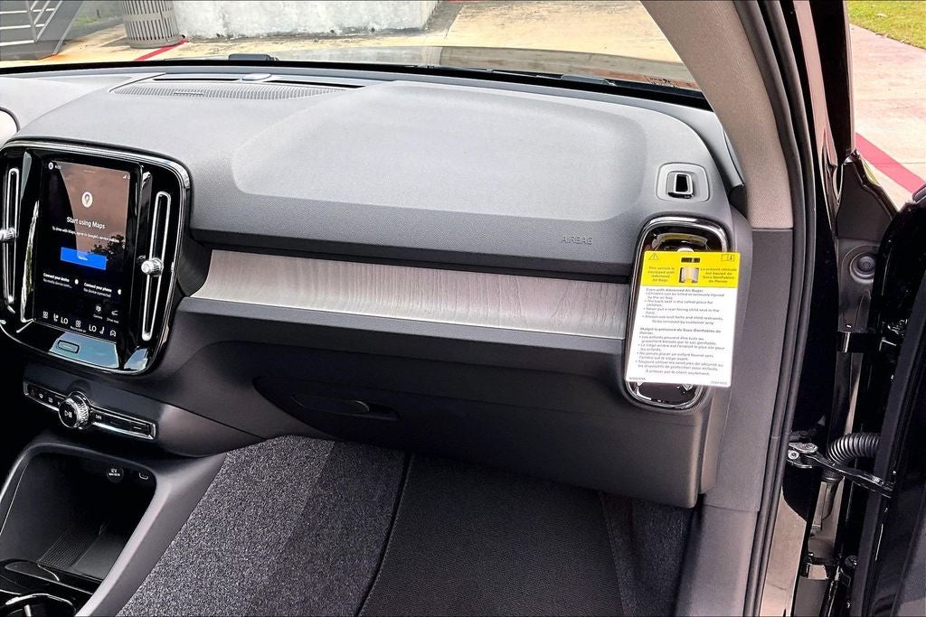 2026 Volvo XC40 B5 Plus