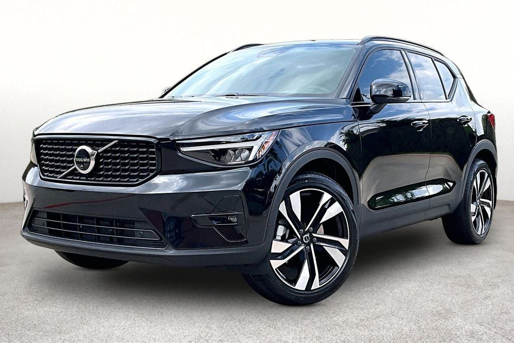 2026 Volvo XC40 B5 Plus