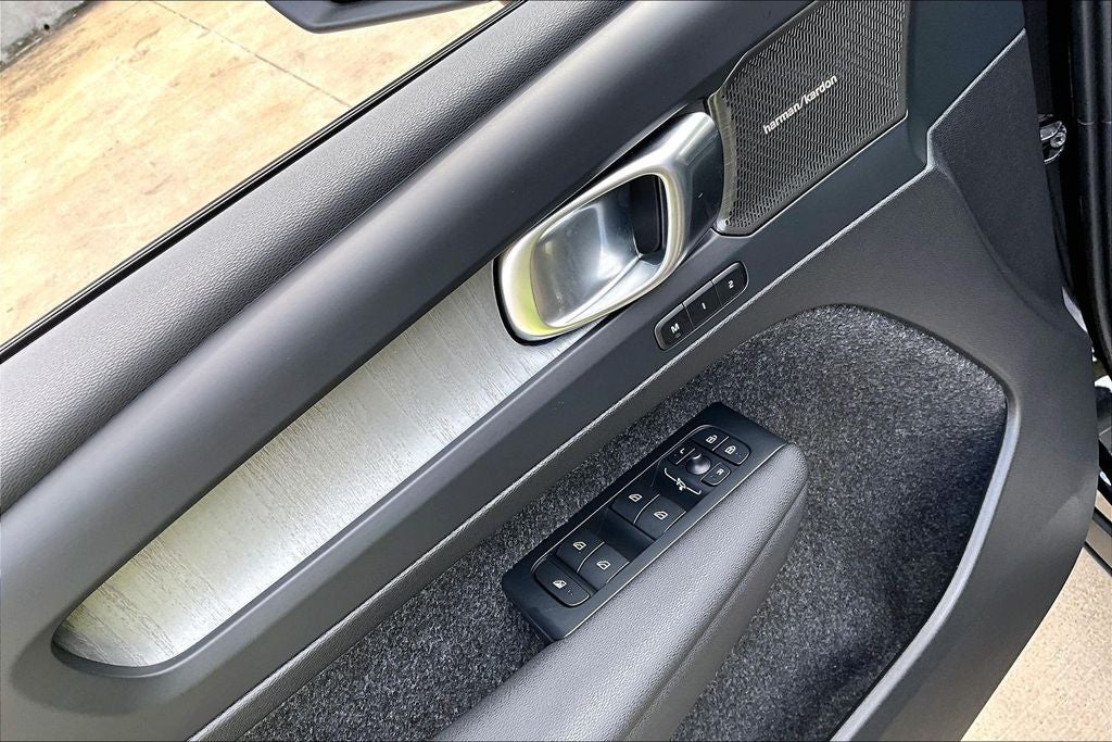 2026 Volvo XC40 B5 Plus