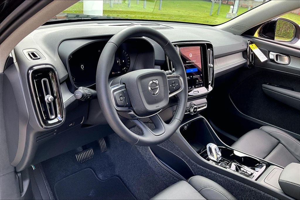 2026 Volvo XC40 B5 Plus