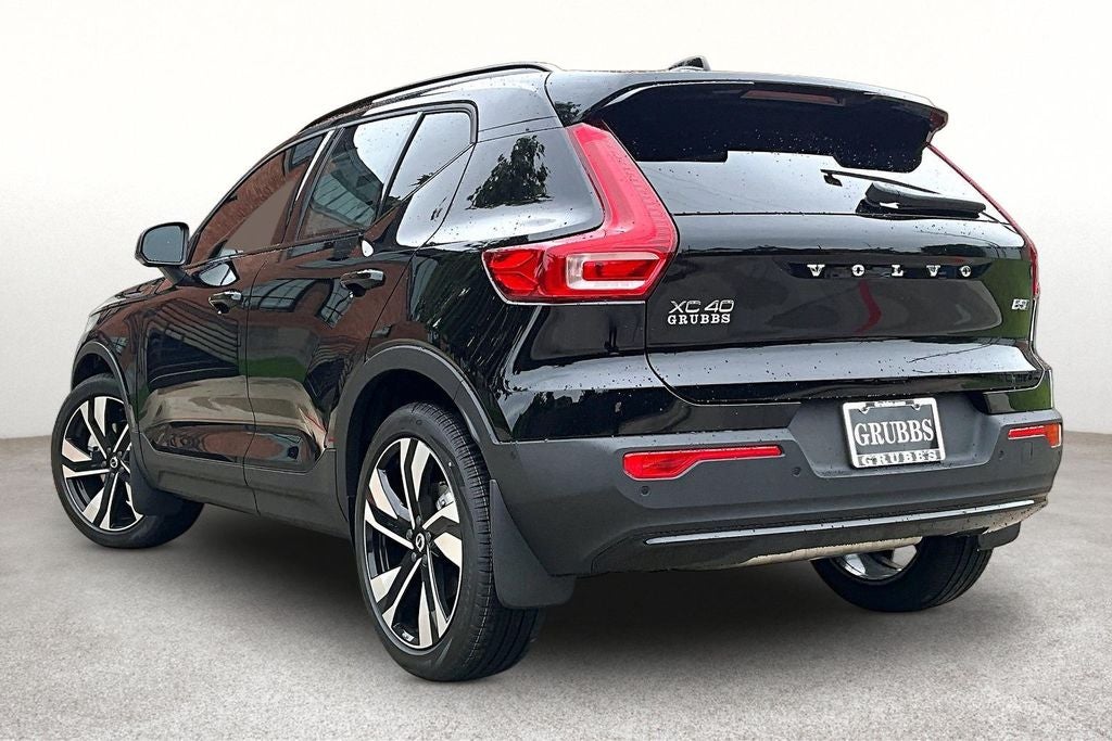 2026 Volvo XC40 B5 Plus