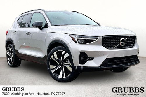 2025 Volvo XC40 B5 Plus Dark Theme