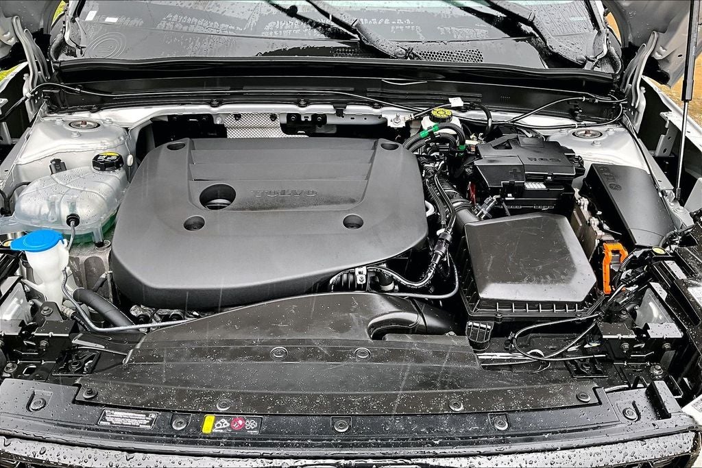 2025 Volvo XC40 B5 Plus Dark Theme