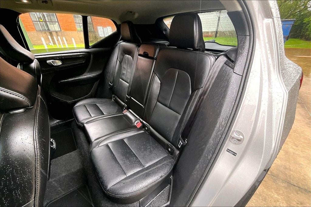 2025 Volvo XC40 B5 Plus Dark Theme