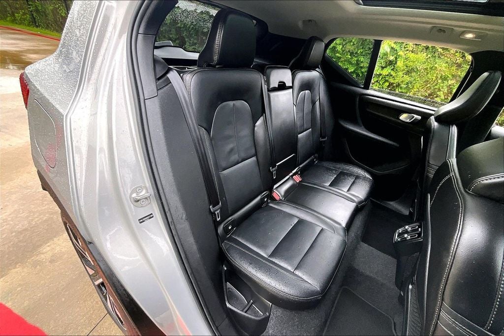 2025 Volvo XC40 B5 Plus Dark Theme
