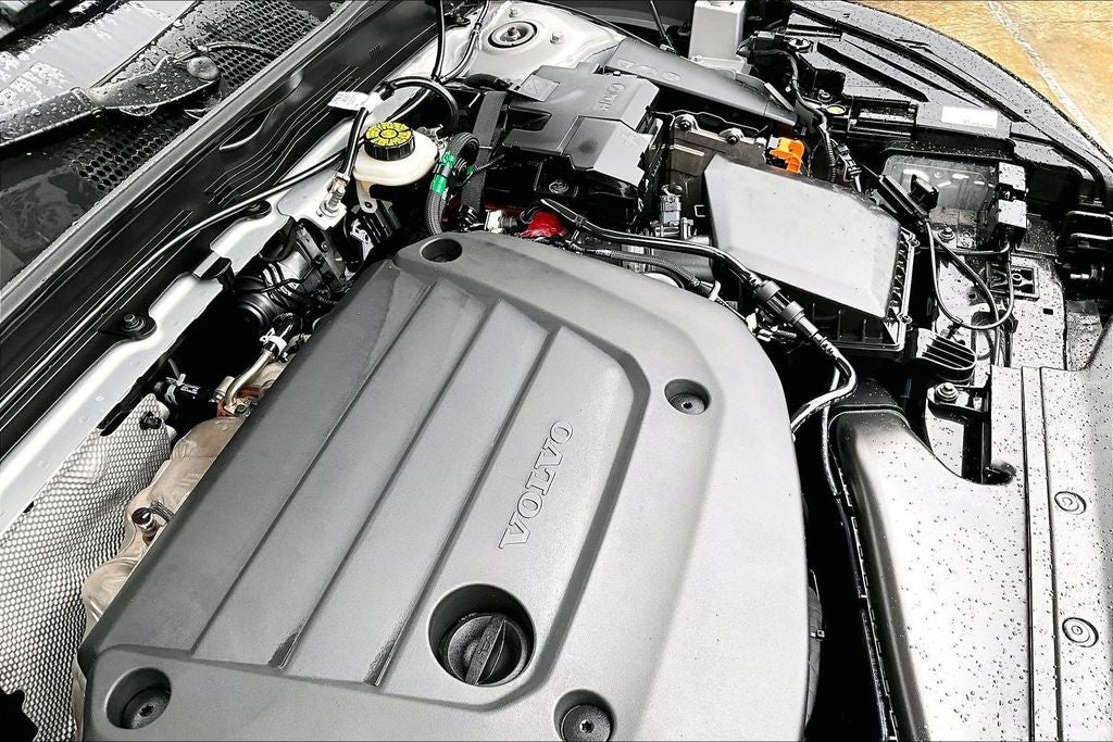 2025 Volvo XC40 B5 Plus Dark Theme