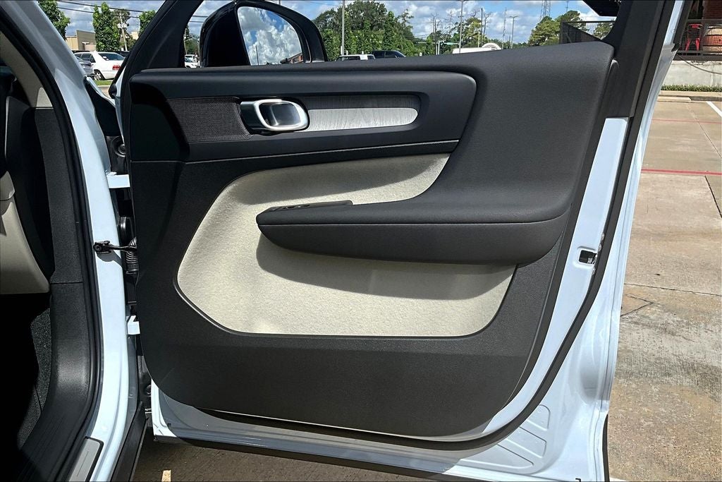 2026 Volvo XC40 B5 Plus