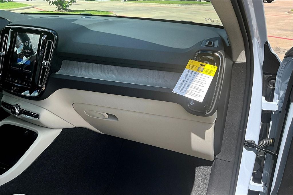 2026 Volvo XC40 B5 Plus