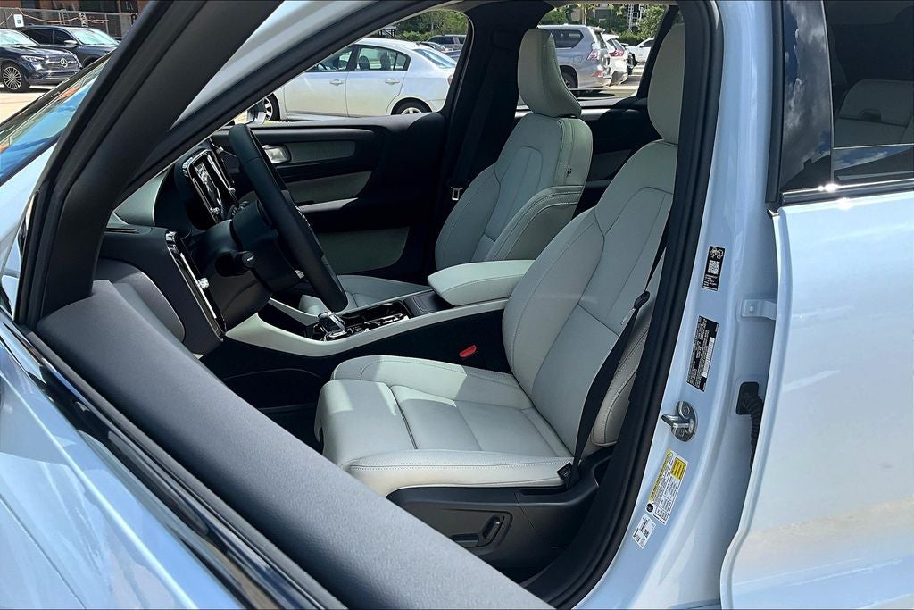 2026 Volvo XC40 B5 Plus