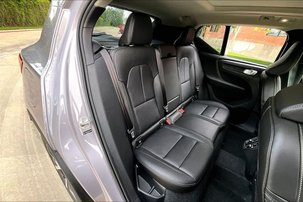 2026 Volvo XC40 B5 Plus