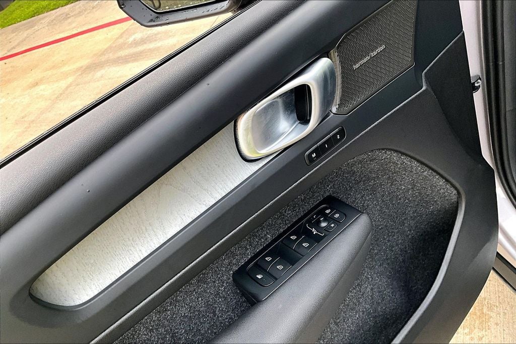 2026 Volvo XC40 B5 Plus