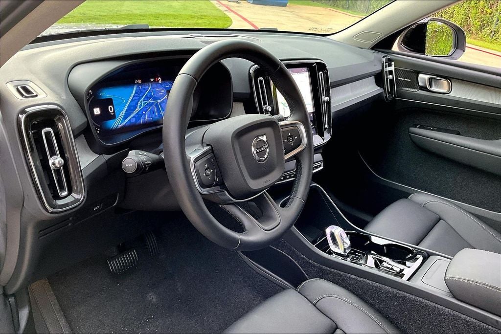 2026 Volvo XC40 B5 Plus