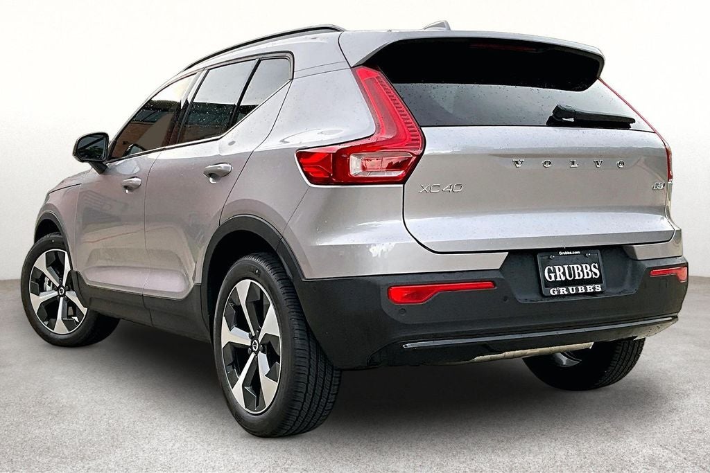 2026 Volvo XC40 B5 Plus