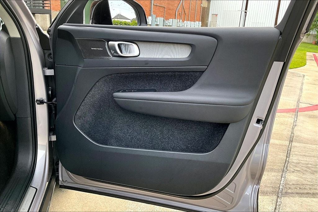 2026 Volvo XC40 B5 Plus