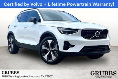 2025 Volvo XC40 B5 Plus Dark Theme
