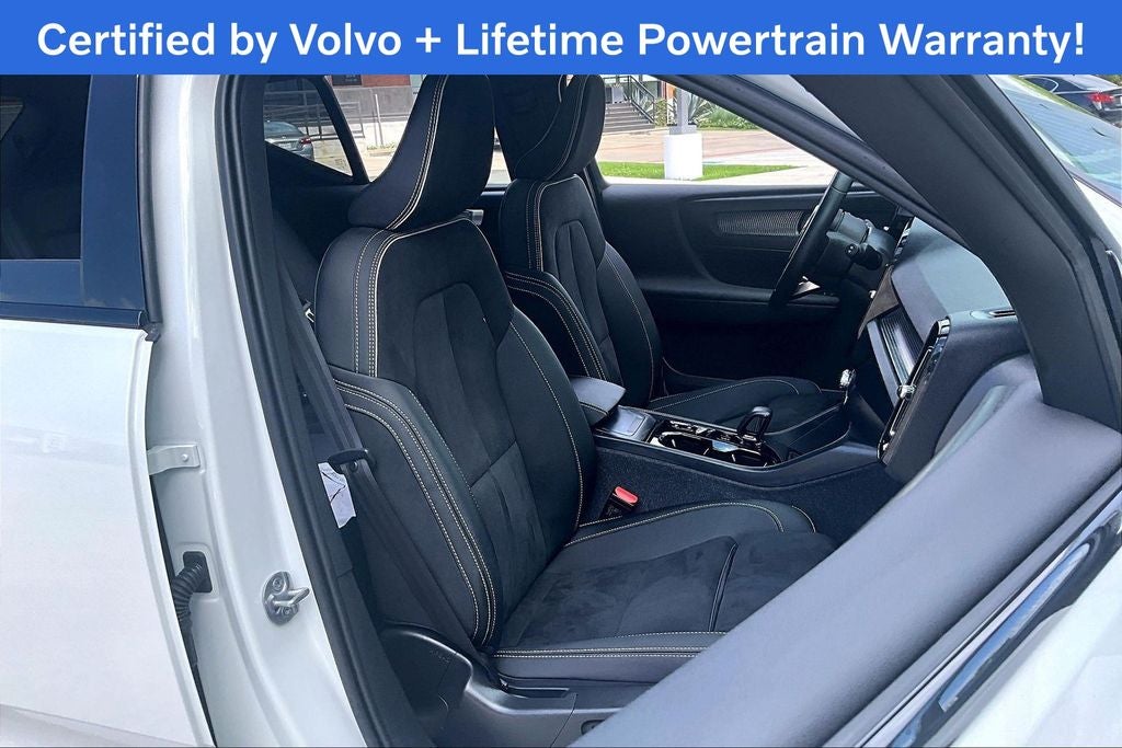 2025 Volvo XC40 B5 Plus Dark Theme