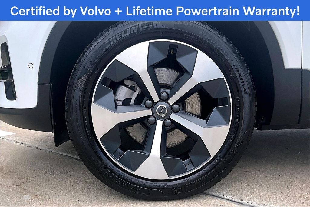 2025 Volvo XC40 B5 Plus Dark Theme