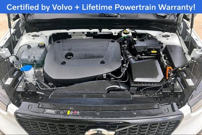 2025 Volvo XC40 B5 Plus Dark Theme